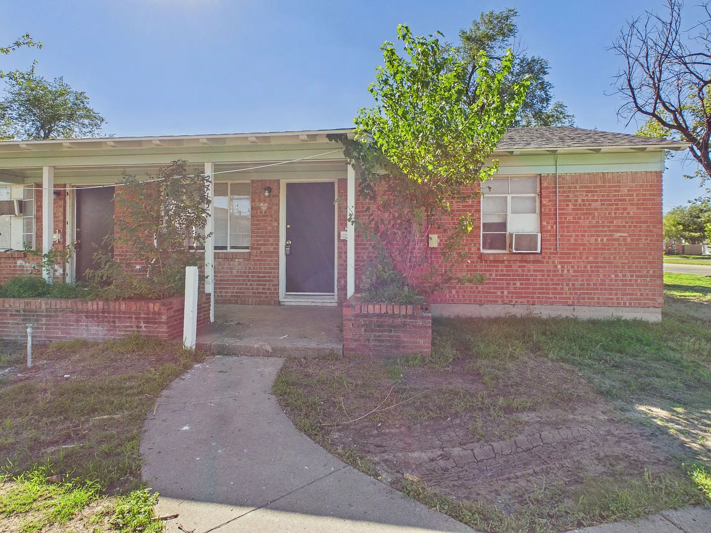 Charming 2 Bedroom, 1 Bathroom Duplex in Lawrence Park — Photo 1