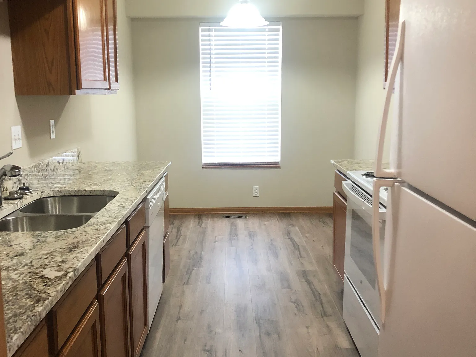 3 bed, 1400 sqft, $1,850 — Photo 3