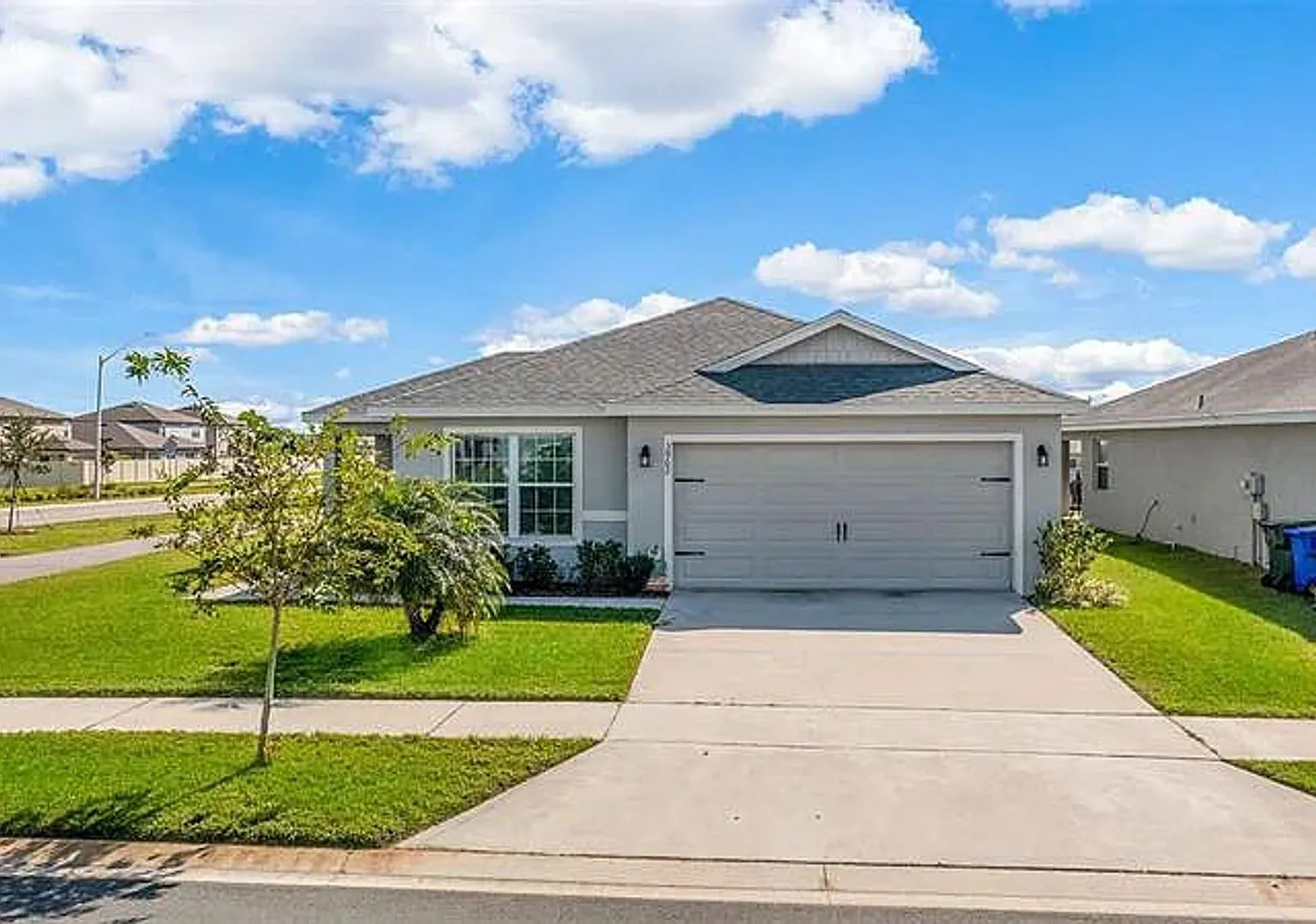 Gorgeous Three Bedroom in Towne Park Estates — Photo 1