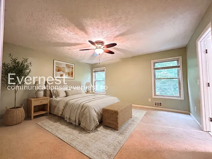 770 Bayliss Dr — Photo 2