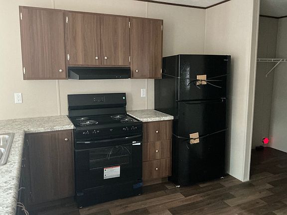 3rd image of 406 Queen Ct