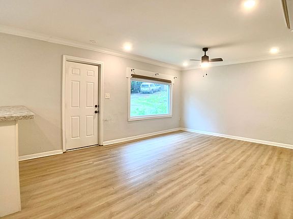 5th image of 1624 Golf Club Ln APT D