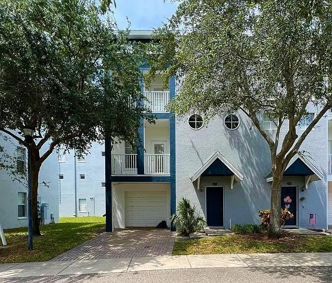 4511 Legacy Park Dr — Photo 1