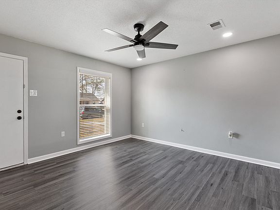 4th image of 5032 Clear Creek Dr