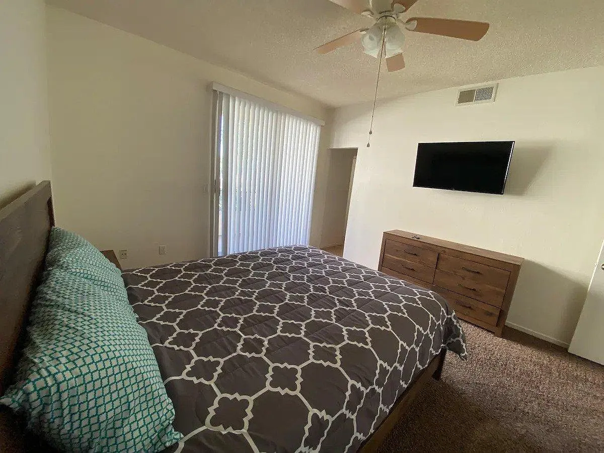 1200 Rodeo Dr — Photo 4