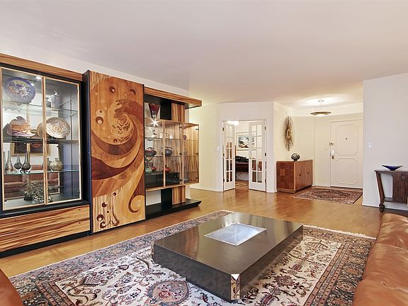 2nd image of 176 E 71st St #12-E