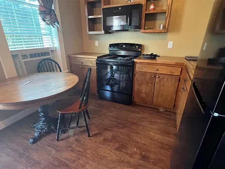 9500 Mayfield Ave #B — Photo 7