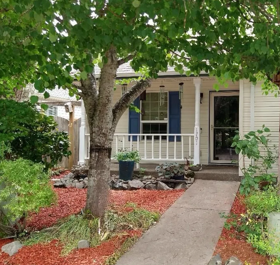 3 bed, 1157 sqft, $990 — Photo 1