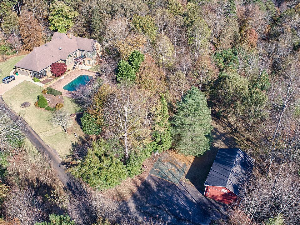 Private, wooded setting!