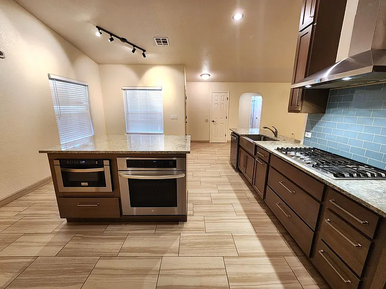 1535 Vajillo Ln — Photo 12
