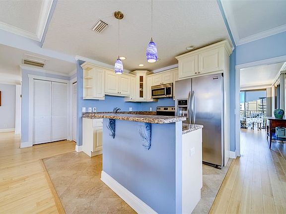 4th image of 8 Belleview Blvd APT 703