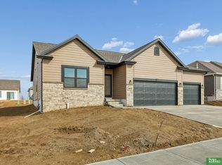 4910 Pinehill Rd, Bellevue, NE 68133