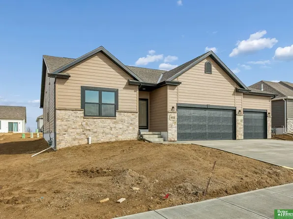 4910 Pinehill Rd, Bellevue, NE 68133