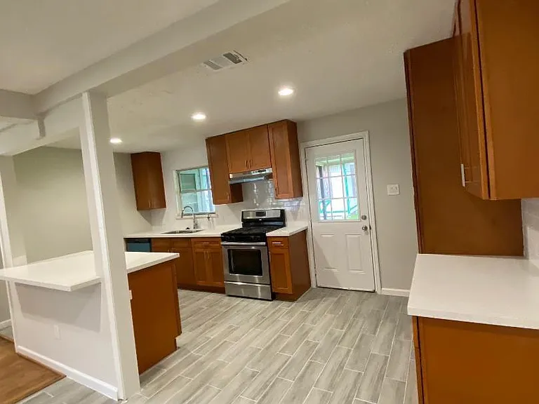 2406 Rosemead Dr — Photo 8