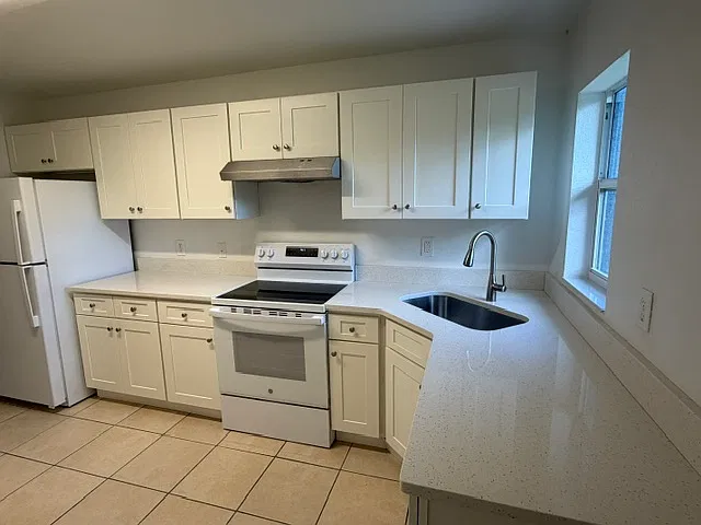 2 bed, 1055 sqft, $1,100 — Photo 3