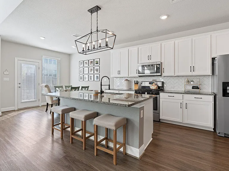 209 Birkshire Dr — Photo 4