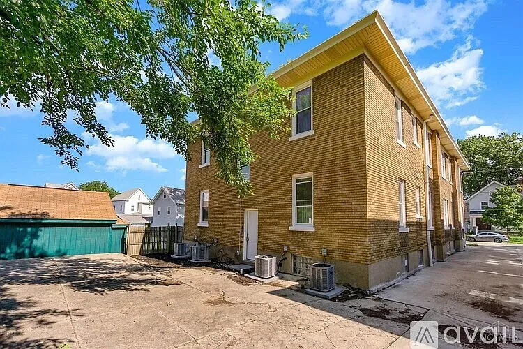2033 Weyer Ave #2 — Photo 1