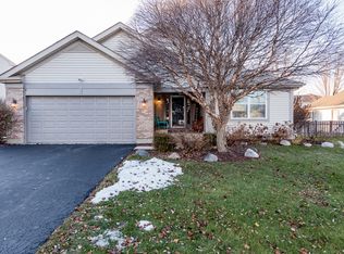 2900 Farmington Dr, Lindenhurst, IL 60046