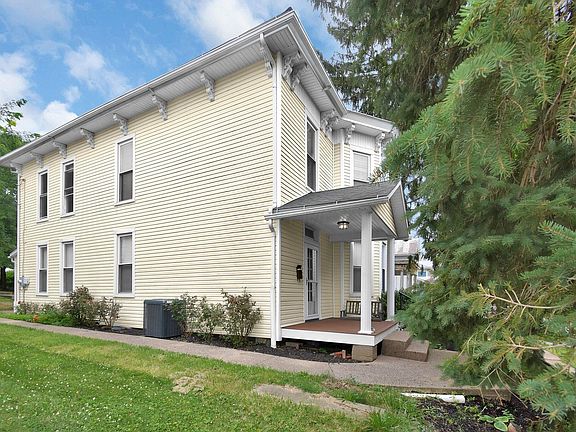 4th image of 107 E Vine St