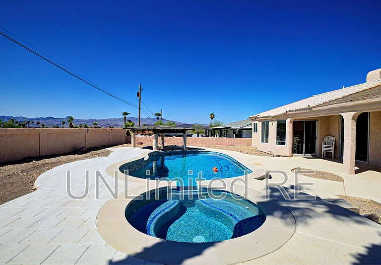 304 Acoma Blvd S — Photo 28
