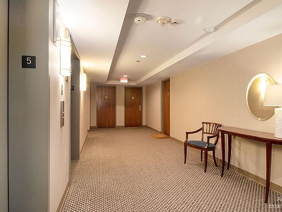 4th image of 505 E Huron St APT 503