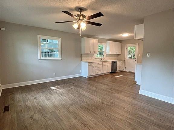 5th image of 1348 Calvert Dr