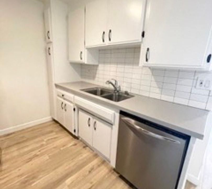 1st image of 1823 Holmby Ave APT 204
