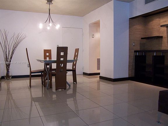 4th image of 800 West Ave APT 404
