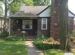 1850 Commonwealth Ave, Merrick, NY 11566