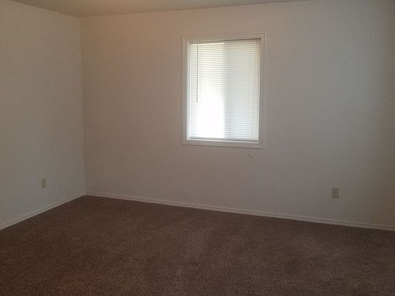 3rd image of 658 S Ironwood Dr