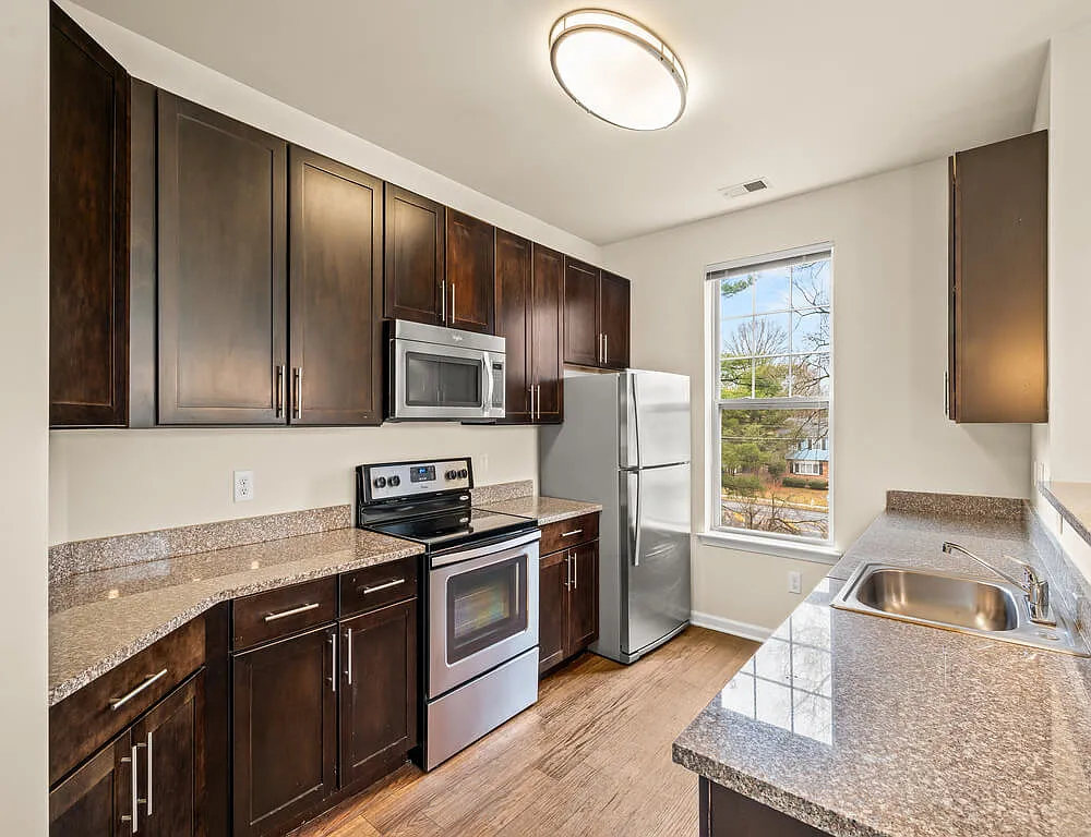 Foster Square Apartments — Photo 3