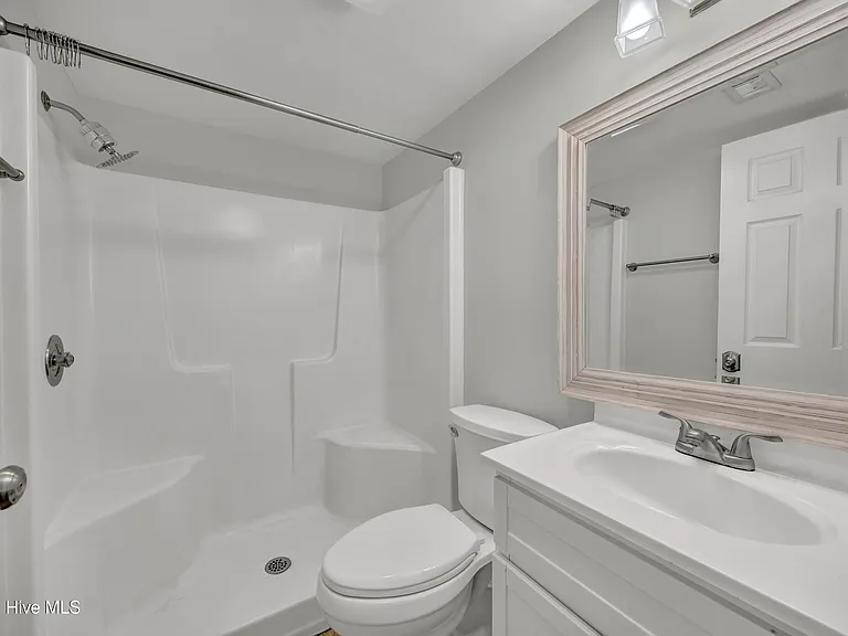4403 Holly Tree Rd — Photo 20