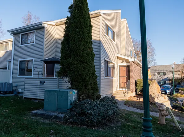 238 Shagbark Drive #238, Derby, CT 06418