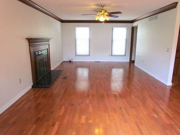 4th image of 9397 Bainwoods Dr