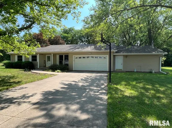 9 E Briarbrook Dr, Macomb, IL 61455