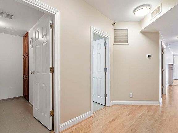 4th image of 555 Laurel Ave APT 114