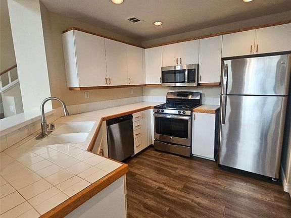 4th image of 2930 Via Milano Rd