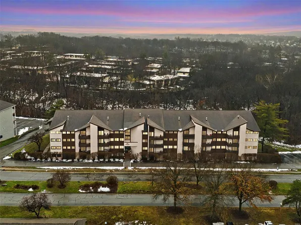 1465 Heritage Lndg APT 308, Saint Charles, MO 63303