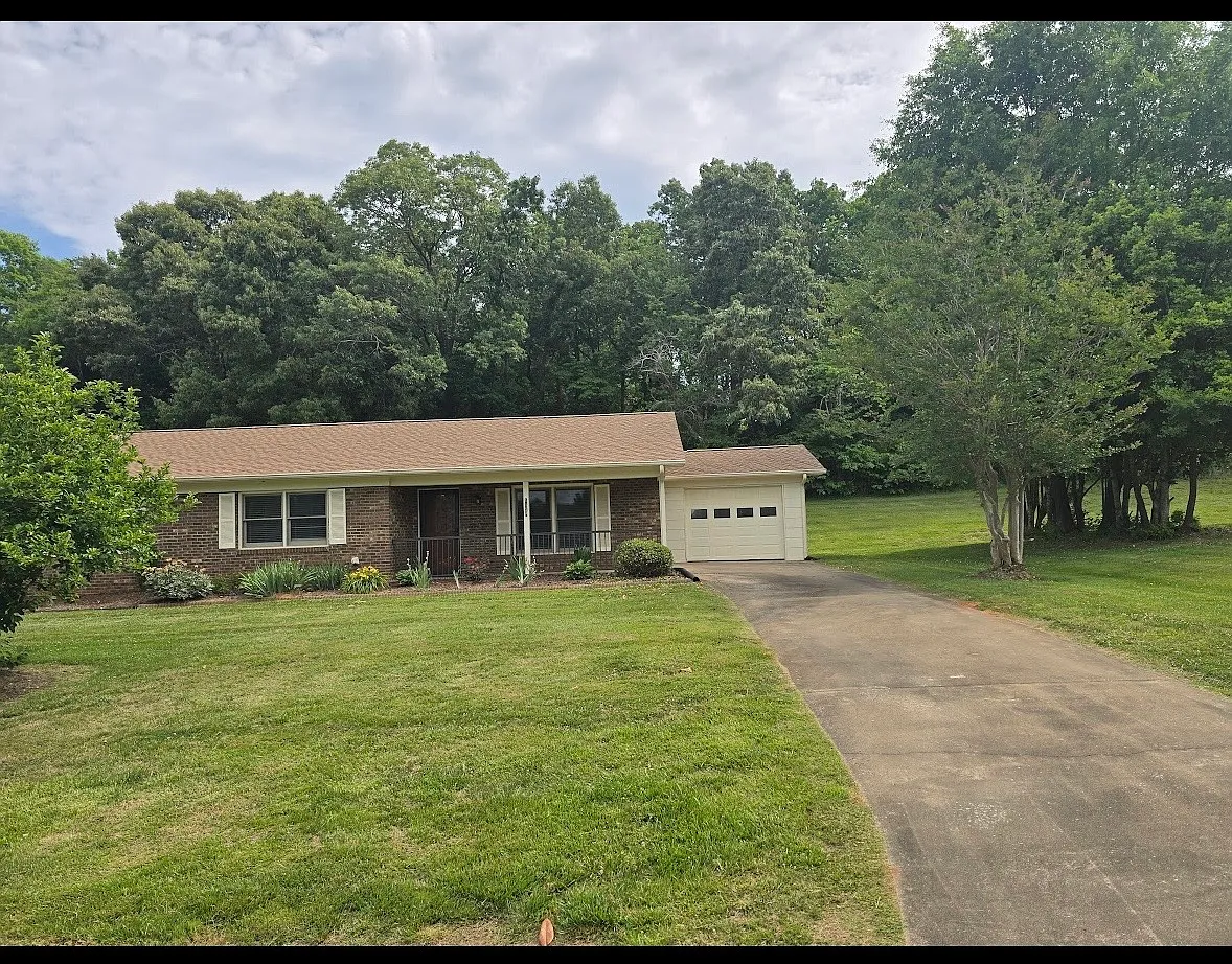 Building Photo - 115 Willow Ct