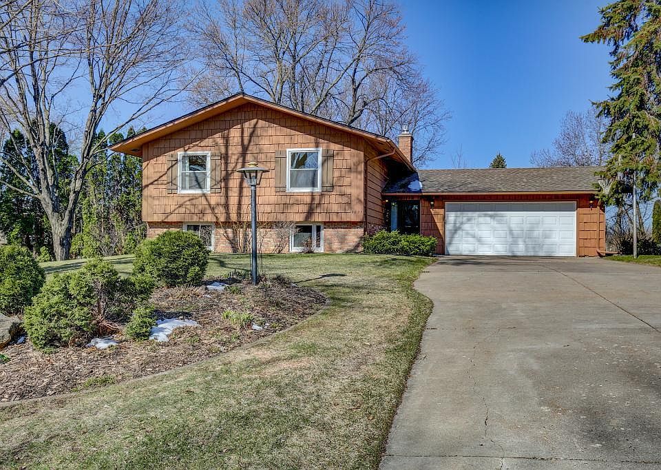 1st image of 2025 Walnut Grove Ln N