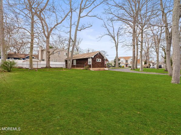 456 Harnell Ave, Oakhurst, NJ 07755
