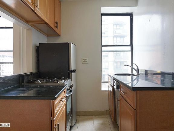 3rd image of 300 E 83rd St APT 4N