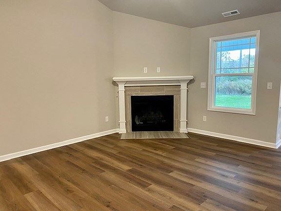 3rd image of 204 Highland Park Dr