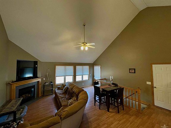 3rd image of 1211 Bordeaux Cir
