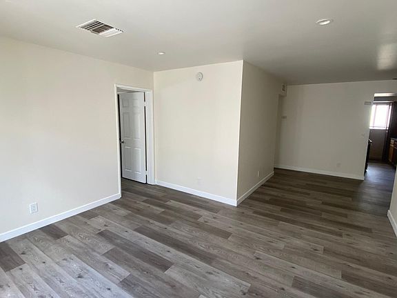 4th image of 5915 Woodman Ave #5