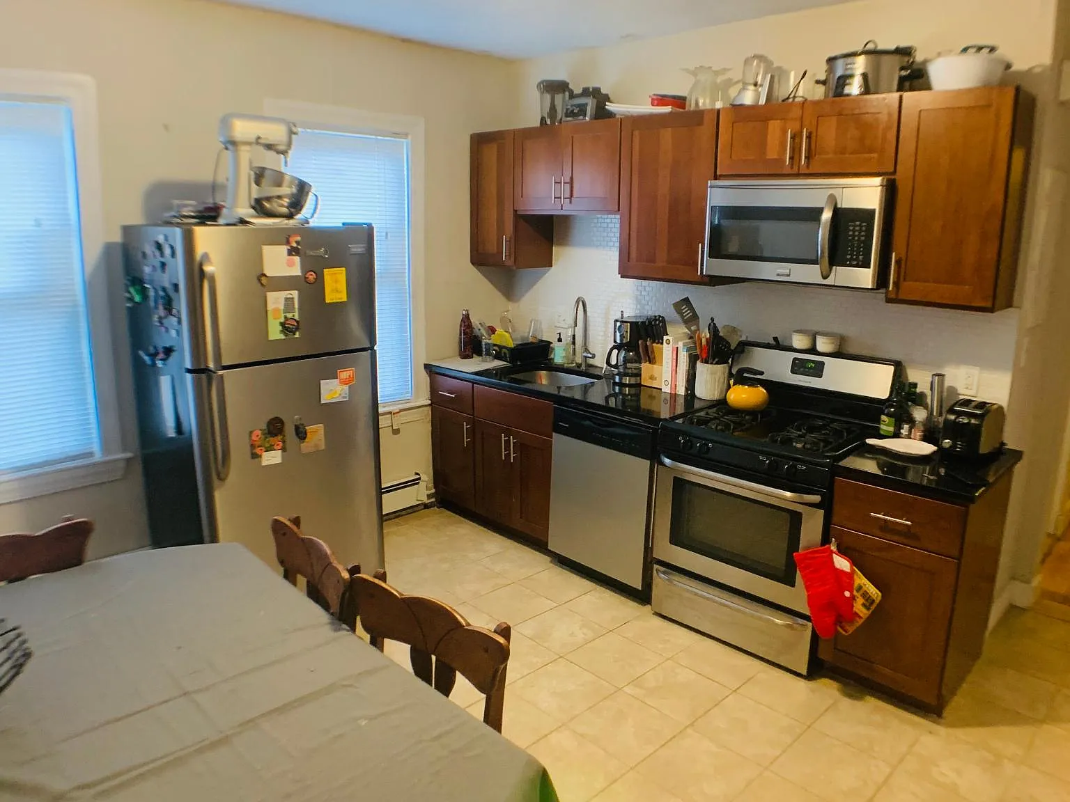 3 bed, 1300 sqft, $3,100 — Photo 2