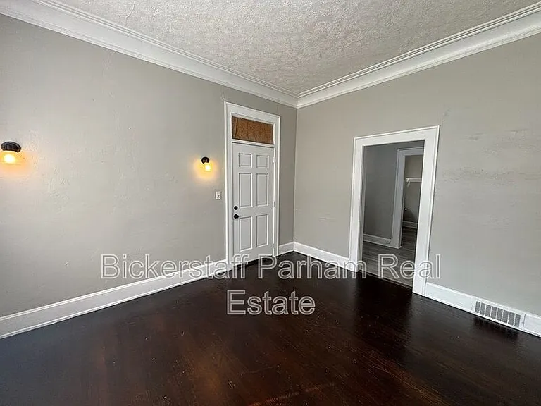 1261 Cedar Ave — Photo 8