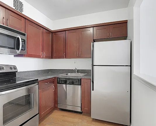 2nd image of 3510 Oxford Ave Unit 9