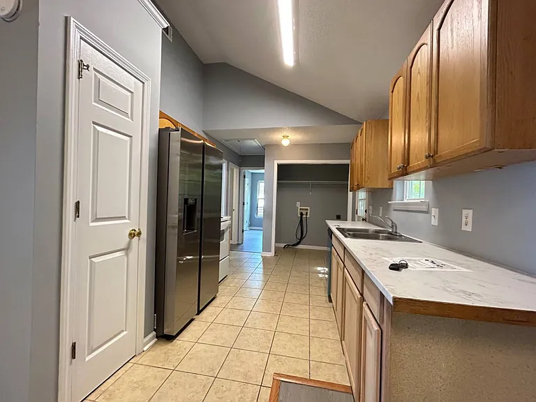 621 Kline St — Photo 3
