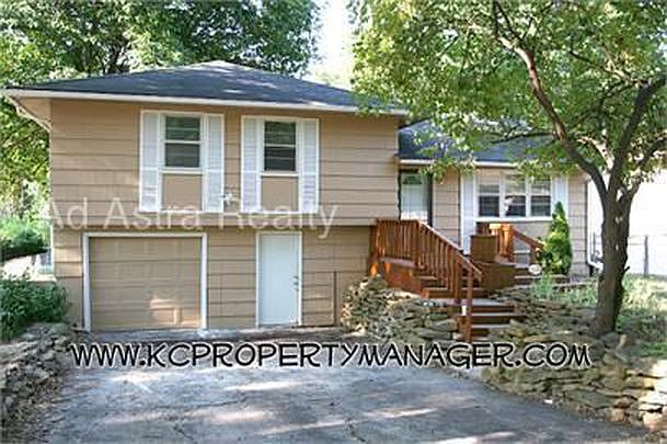 1st image of 1005 E 117th St